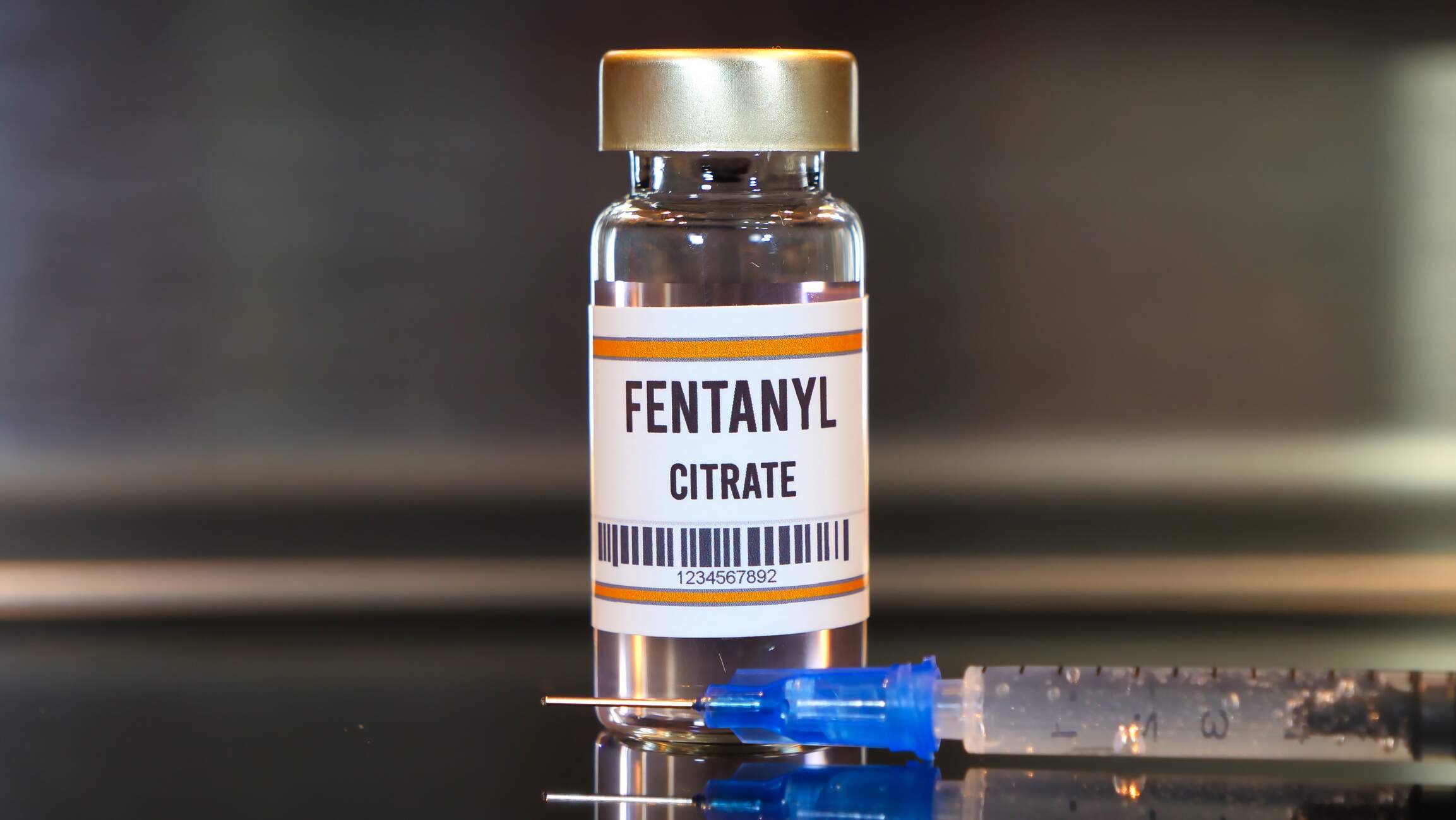 Entenda os riscos do fentanil arco-íris, droga em forma de pílulas  coloridas